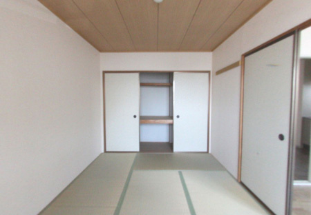 泉大津市東雲町のハイツの和室|ゆったりとくつろげる和室です