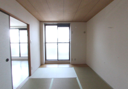 泉大津市東雲町のハイツの和室|和室があれば、来客や子供用のスペースとして活躍します