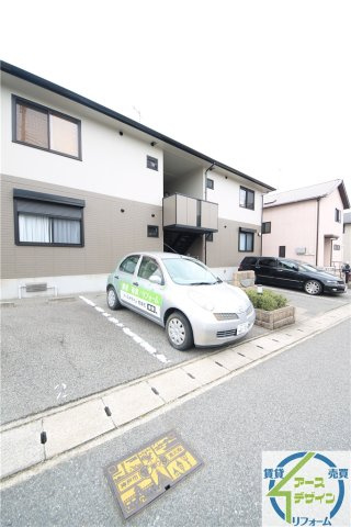 グランディールNKTの駐車場