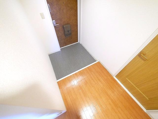 三和平城グランドパレスの玄関|ゆったりとした玄関です