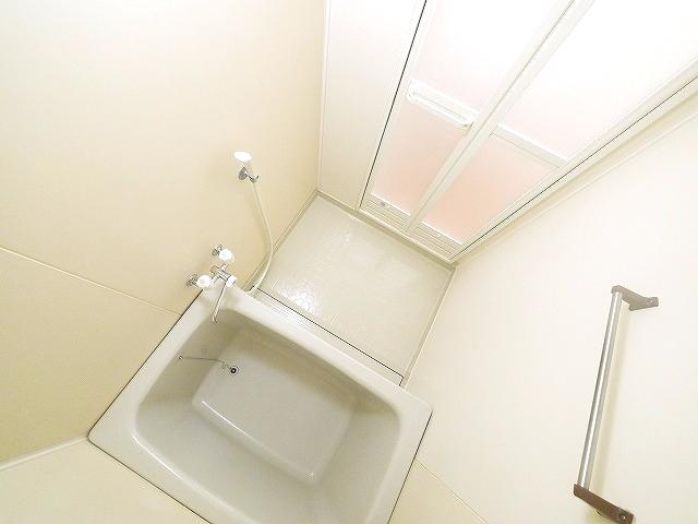 三和平城グランドパレスの浴室|日々の疲れを癒すお風呂付です