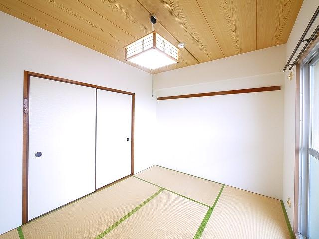 三和平城グランドパレスの和室|落ち着いた雰囲気の和室付きです