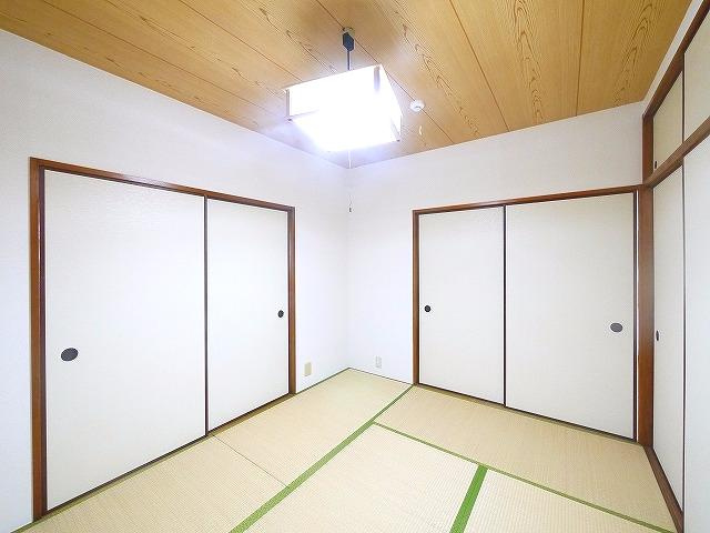 三和平城グランドパレスの和室|落ち着いた雰囲気の和室付きです