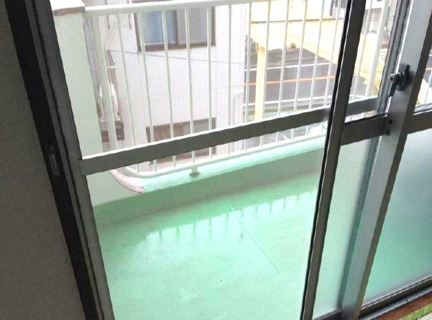 丸山コーポのバルコニー|別号室の参考写真です。