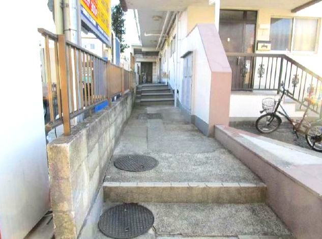 丸山コーポのエントランス