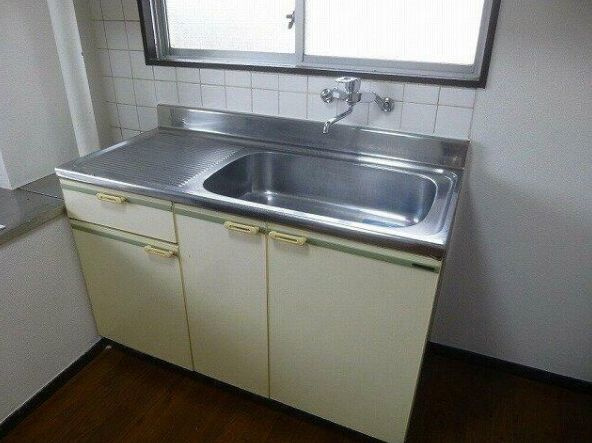 丸山コーポのキッチン|別号室の参考写真です。