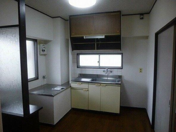 丸山コーポの居間・リビング|別号室の参考写真です。