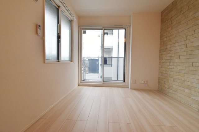 ヴィクトワール庄の居間・リビング