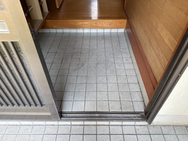 御立西1丁目戸建の玄関