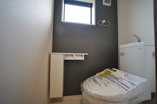 【横浜市旭区中沢３丁目35-4新築戸建て】★仲介手数料無料★（中沢小学校・旭中学校）のトイレ