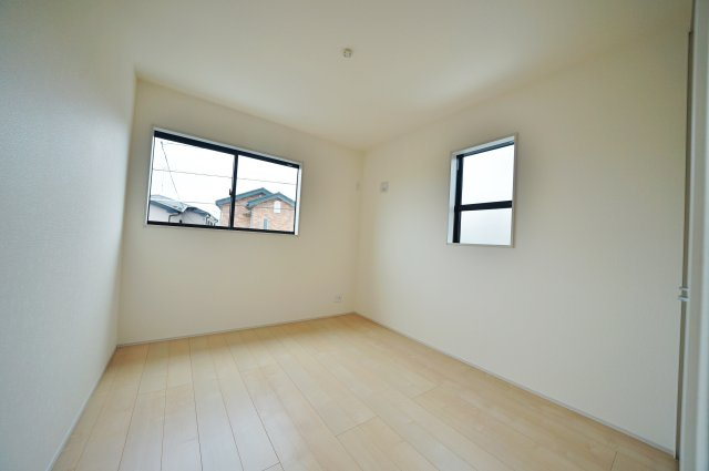 【横浜市旭区中沢３丁目35-4新築戸建て】★仲介手数料無料★（中沢小学校・旭中学校）の洋室