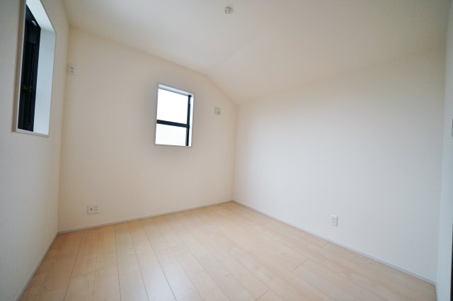 【横浜市旭区中沢３丁目35-4新築戸建て】★仲介手数料無料★（中沢小学校・旭中学校）の洋室