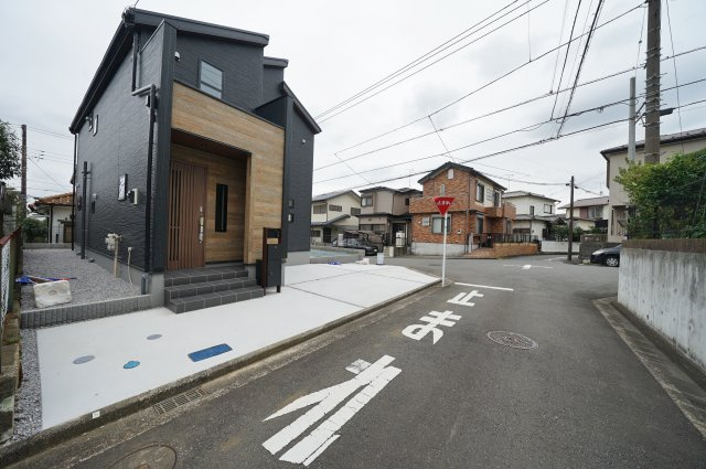 【横浜市旭区中沢３丁目35-4新築戸建て】★仲介手数料無料★（中沢小学校・旭中学校）の前面道路含む現地写真