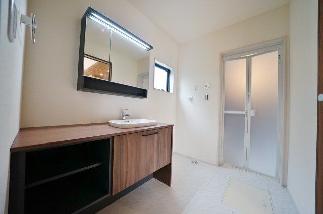 【横浜市旭区中沢３丁目35-4新築戸建て】★仲介手数料無料★（中沢小学校・旭中学校）の独立洗面台