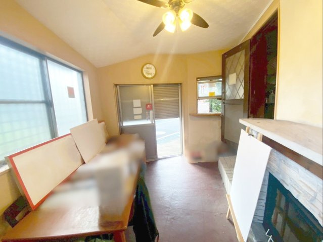 粕屋町長者原西１丁目 店舗付き住宅の内装|多目的に利用できる便利な空間です！