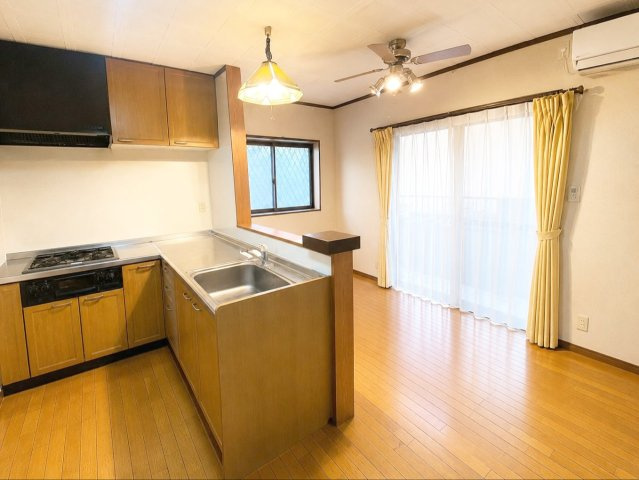 粕屋町長者原西１丁目 店舗付き住宅の駐車場|駐車場は3台可能です！
