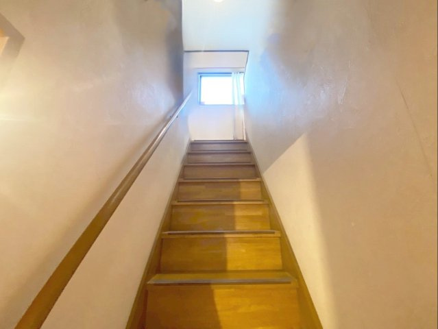 粕屋町長者原西１丁目 店舗付き住宅の洋室|二面採光で明るく風通しの良い洋室です！