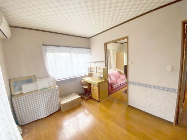 粕屋町長者原西１丁目 店舗付き住宅の洋室|使い勝手の良い洋室です！