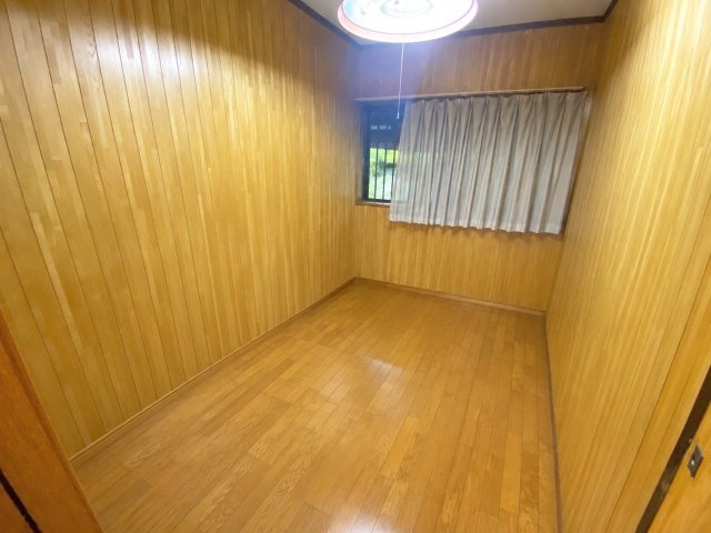 粕屋町長者原西１丁目 店舗付き住宅の収納|1階の収納です！広々としたスペースで、大きな荷物もスッキリ収納できます！
※AI加工により荷物を消去しています（現況優先）