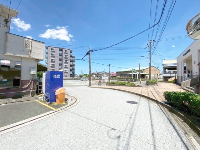 粕屋町長者原西１丁目 店舗付き住宅のその他|前面道路含む現地写真