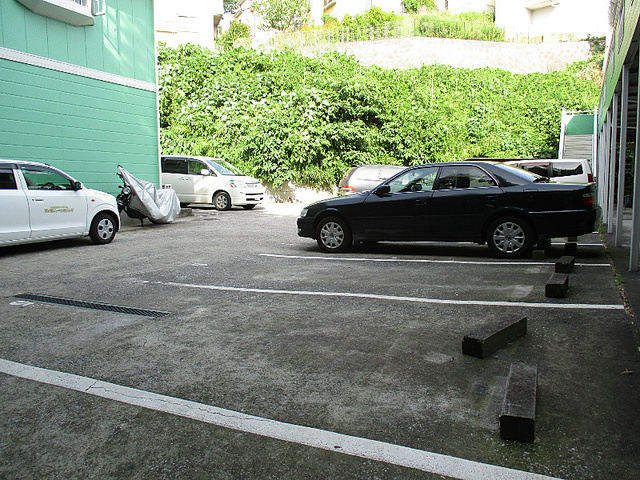 エステートピアマルイIの駐車場