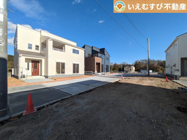 Livele Garden.S　寄居露梨子の前面道路含む現地写真|充分な広さの前面道路
間口が広くお車の出し入れも問題なく行えるスペースが確保されています♪