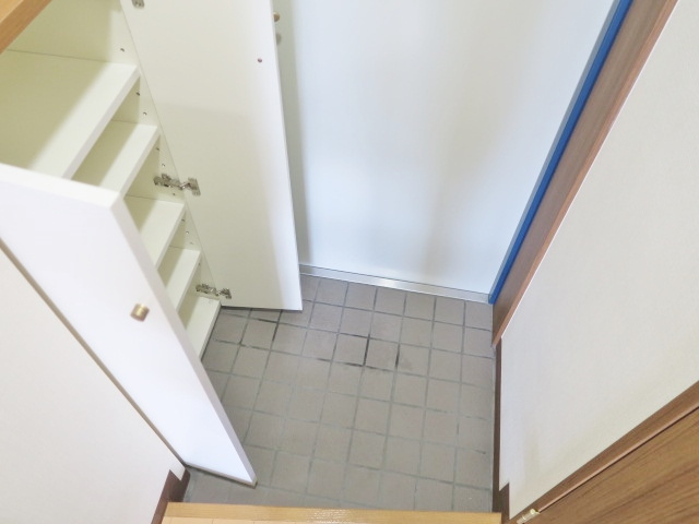 ＮＥＸＴ秀和の玄関|★玄関にシューズボックスを設置★