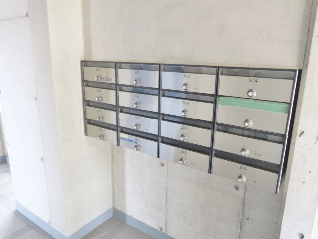 ＮＥＸＴ秀和のロビー|★１階・共用部に各戸の集合ポストを設置しています★