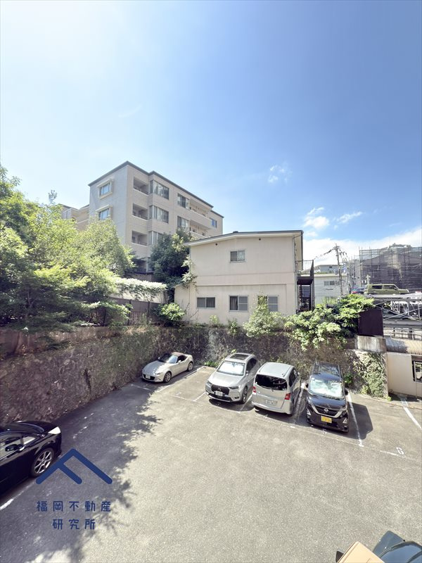 大濠ハイツの駐車場