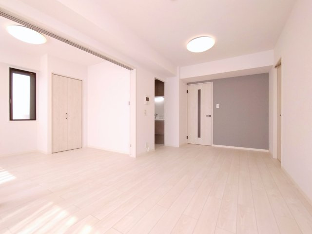 本牧三渓園ヒルズの居間・リビング|こちらの居間で趣味の時間をお楽しみください