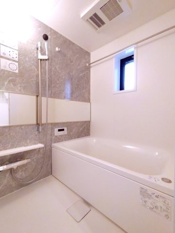 本牧三渓園ヒルズの浴室|落ち着いた空間のお風呂です