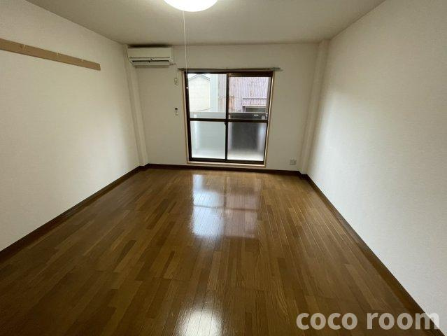 Ｓｕｒｐｌｕｓラ・シャーンブルの居間・リビング