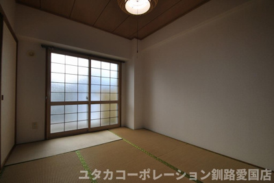 【和室】 | ◎収益物件◎エステート南大通 | リビング横6帖の和室です★落ち着きのある和室は、くつろぎ空間や客間にもぴったり♪