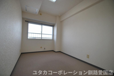 【洋室】 | ◎収益物件◎エステート南大通 | 約6帖の洋室です★お子様部屋や寝室、仕事部屋としても活用出来ます♪