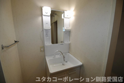 【独立洗面台】 | ◎収益物件◎エステート南大通 | 朝の支度がスムーズに★収納もついた便利な独立洗面台完備♪