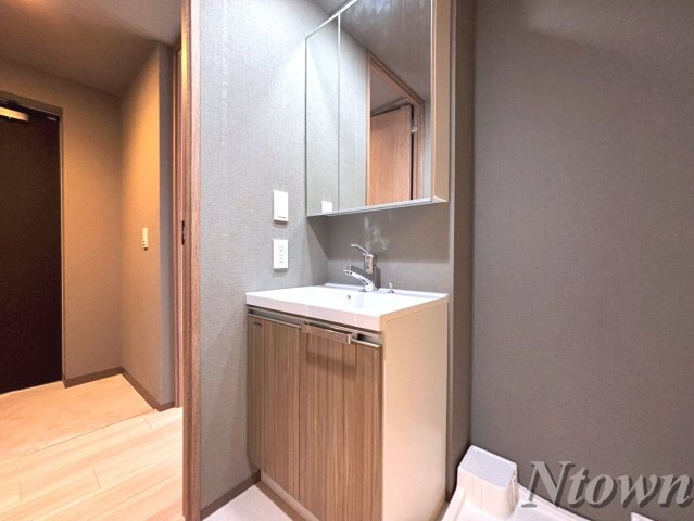 【独立洗面台】 | エステムコート名古屋新栄Ⅵ アートテラス | 独立洗面台、小物を置くことができて便利です