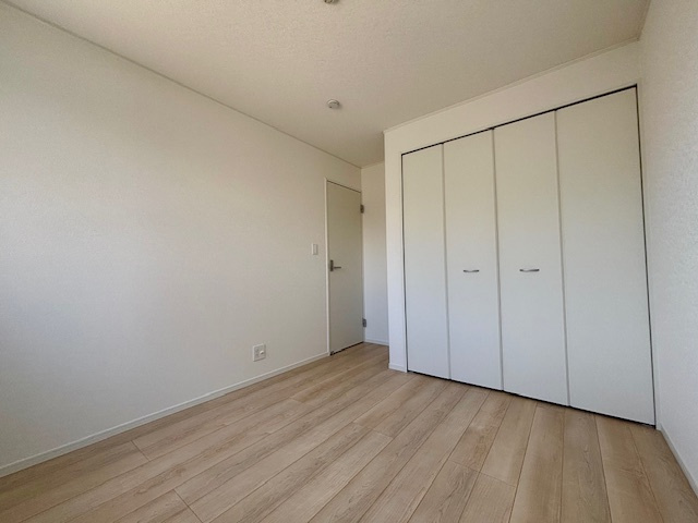 久留米市国分町の新築一戸建の洋室|落ち着いた色調の洋室です