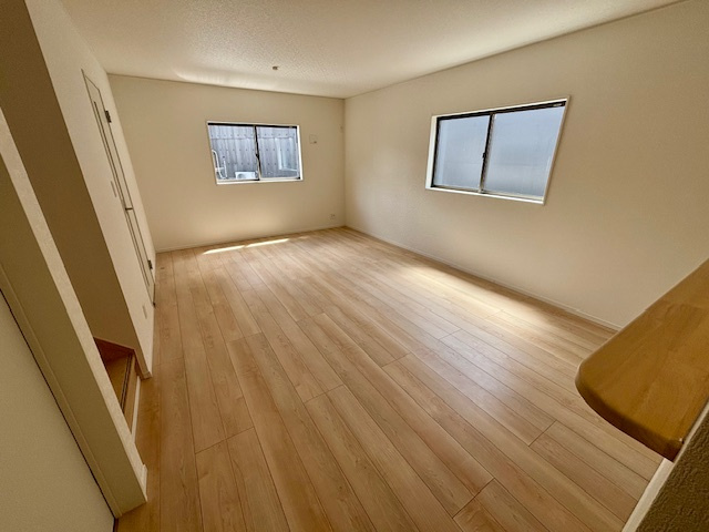 久留米市国分町の新築一戸建の居間・リビング|明るいリビングは暖かい家族のだんらんをお手伝いします。