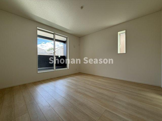 【洋室】 | バルコニーに面した明るい洋室がこちらです◎