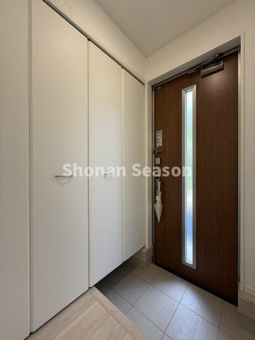 【玄関】 | 家族の靴がたっぷり収納できるシューズBOXも完備しております☆