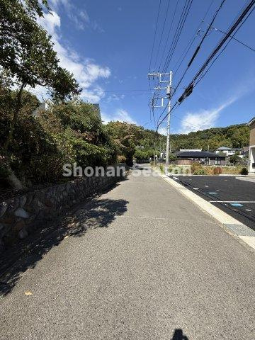 【前面道路含む現地写真】 | 緑豊かな環境で、のびのび暮らしてみませんか♪
