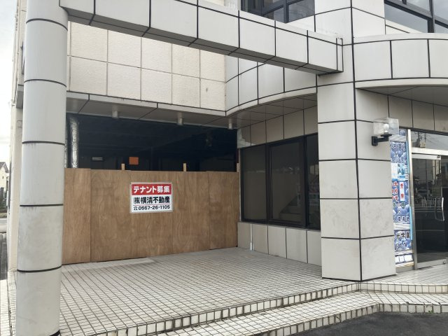 横清ビル1F店舗のエントランス
