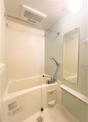 「防音マンション」リトルズトーン上野公園の浴室|浴室換気乾燥器付の浴室です。雨の日でも安心ですね。
