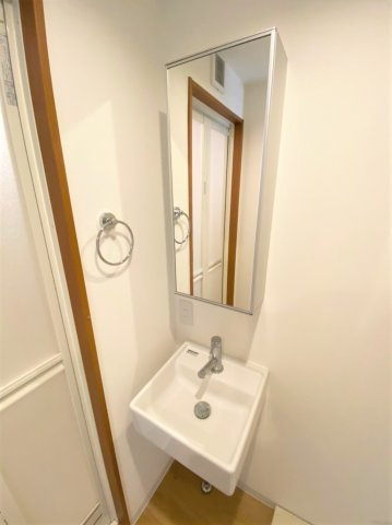 「防音マンション」リトルズトーン上野公園の独立洗面台|朝の支度にも助かる、独立の洗髪洗面化粧台