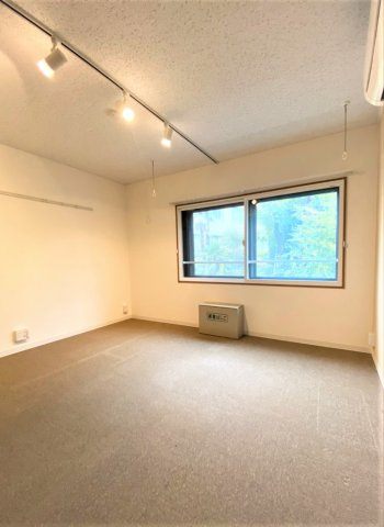 「防音マンション」リトルズトーン上野公園の居間・リビング|居室は防音床、防音壁、防音天井となっており、コンクリートの厚みは１８０㎜と、まさに楽器を演奏するためにつくられた24時間楽器演奏可能の防音室です。