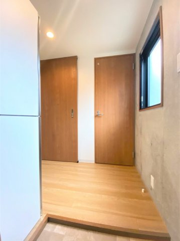 「防音マンション」リトルズトーン上野公園の内装|玄関から