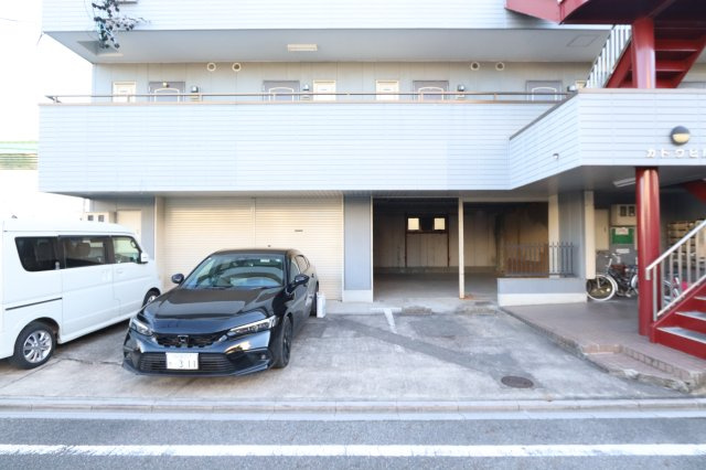 カトウビルの駐車場