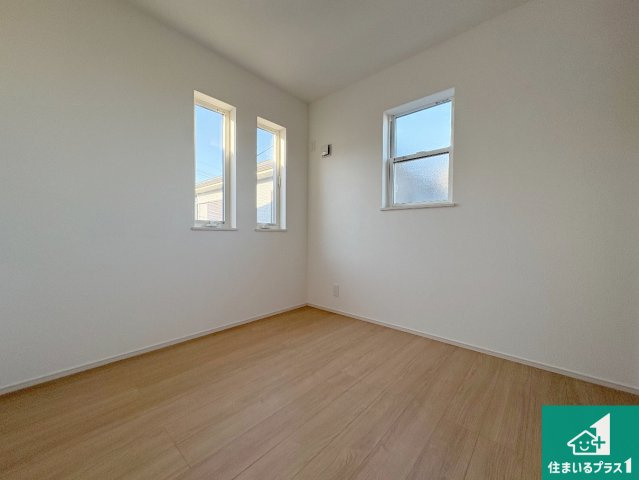 八幡市男山松里　第3期　新築一戸建ての洋室|シンプルな洋室は、自分好みのインテリアが楽しめます♪ご家族とインテリアや家具を選びに行くのは新築購入時の醍醐味の一つです。ぜひお楽しみください♪