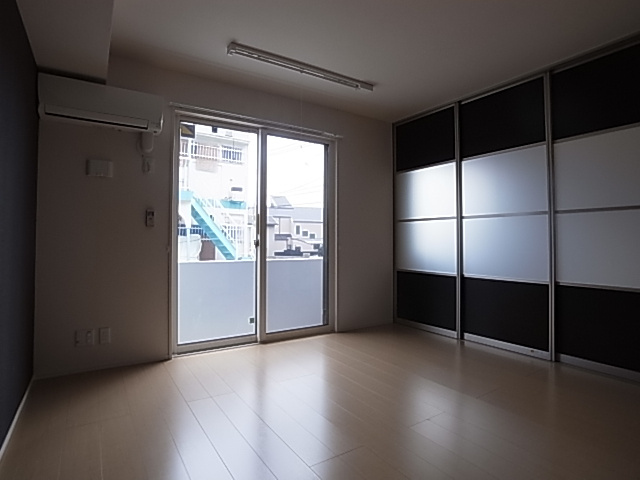 神戸市須磨区月見山町３丁目のアパート