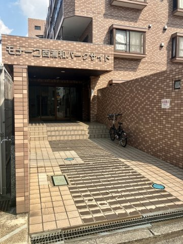 モナーク西浦和パークサイドのエントランス